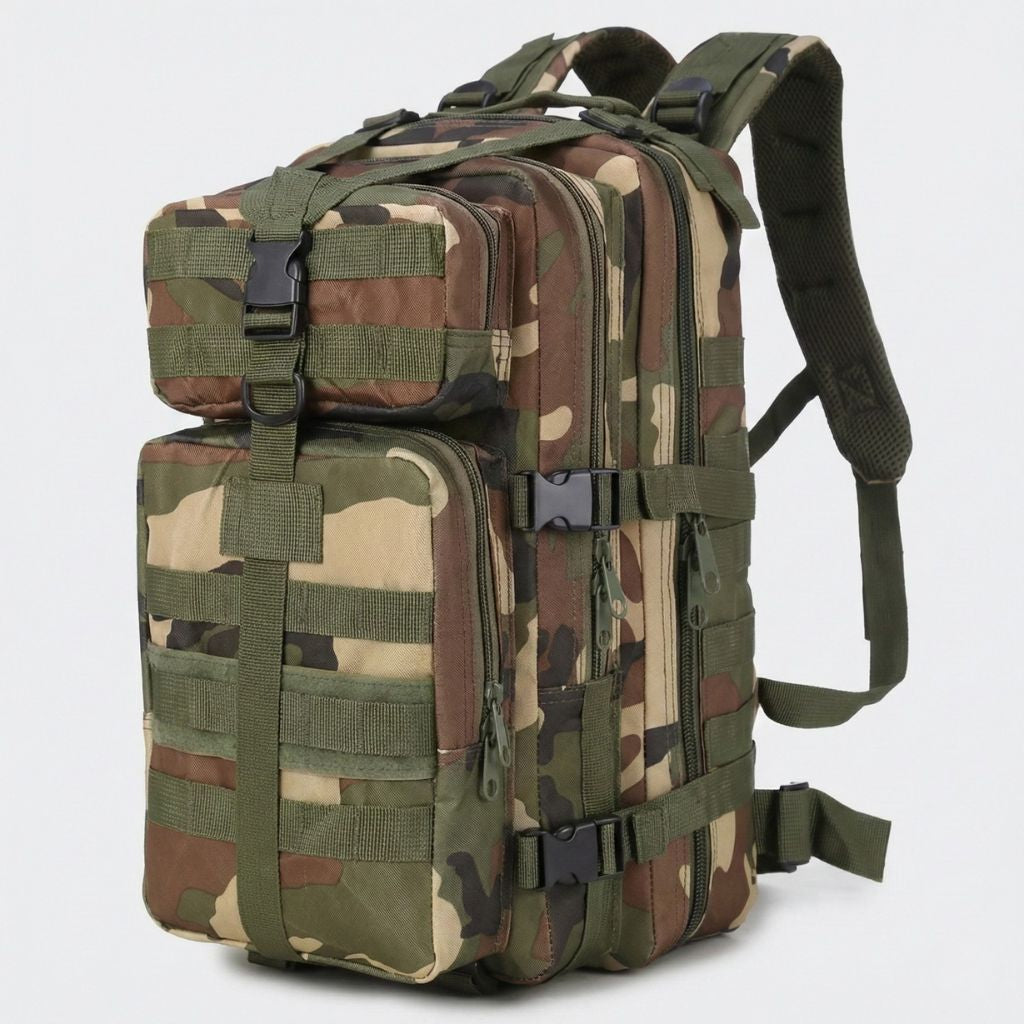 Sac à dos tactique camouflage jungle vert et marron de trois quarts avec poches MOLLE et poignée haute