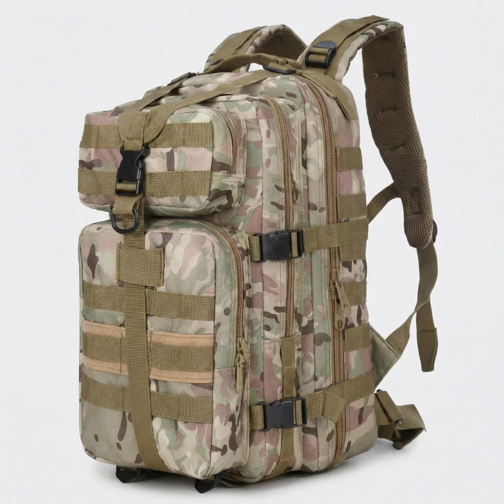Sac à dos tactique camouflage CP beige-vert de trois quarts avec poches MOLLE et système de sangles de portage