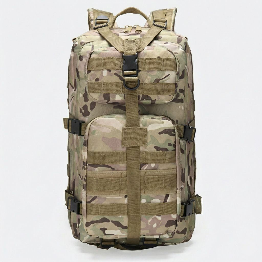 Sac à dos tactique camouflage CP beige-vert vu de face avec poches MOLLE et fermetures zippées multiples
