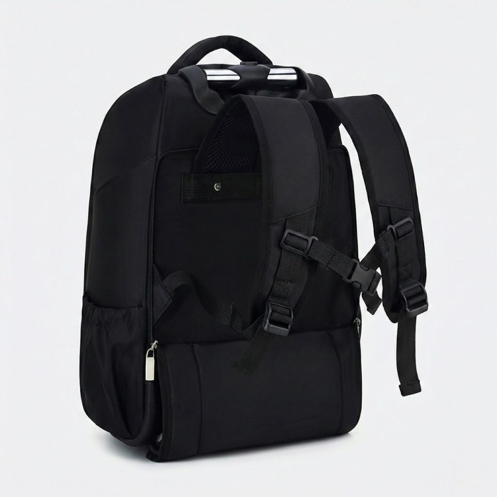 Dos du sac à dos à roulettes noir avec bretelles rembourrées dépliées, sangle poitrine et panneau dorsal