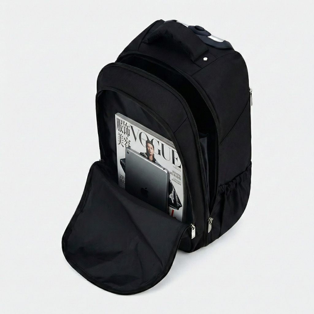 Compartiment principal ouvert du bagage cabine noir avec emplacement pour tablette et magazine à l'intérieur