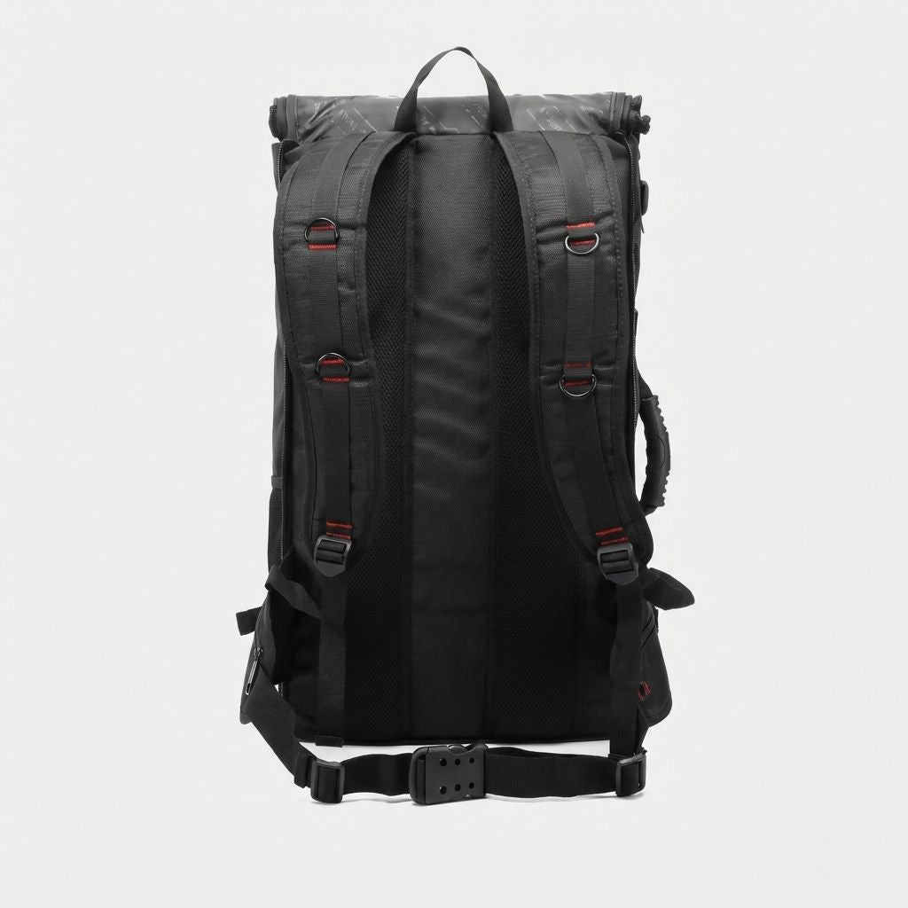 Dos du sac à dos de voyage noir 70L, bretelles rembourrées maillées, sangles réglables et ceinture ventrale noire