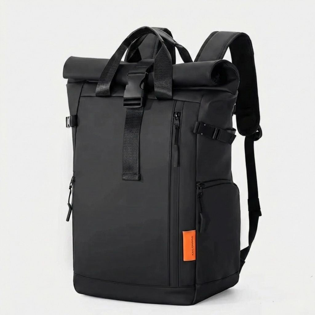 Sac à dos voyage roll-top étanche noir, vue 3/4, poignées de transport, fermeture enroulée et poche latérale zippée