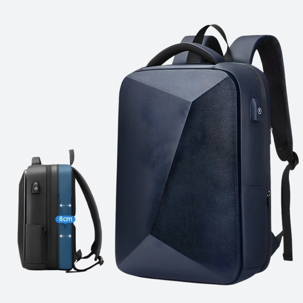 Sac à dos à coque dure bleu marine extensible, vue trois-quarts avec comparatif de la profondeur ajoutée