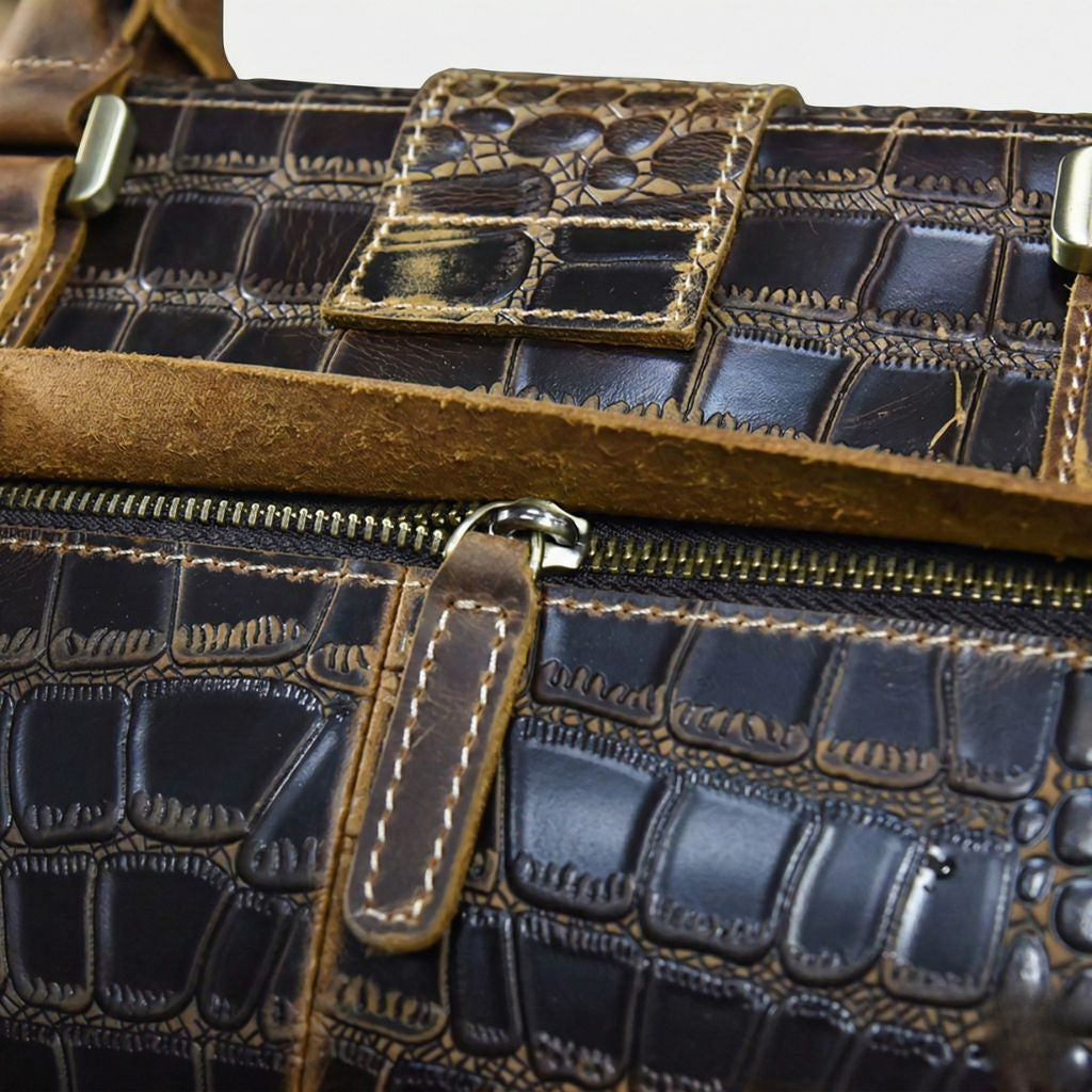 Fermeture éclair en laiton et agrafes métalliques du cadre du sac de voyage cabine cuir croco brun