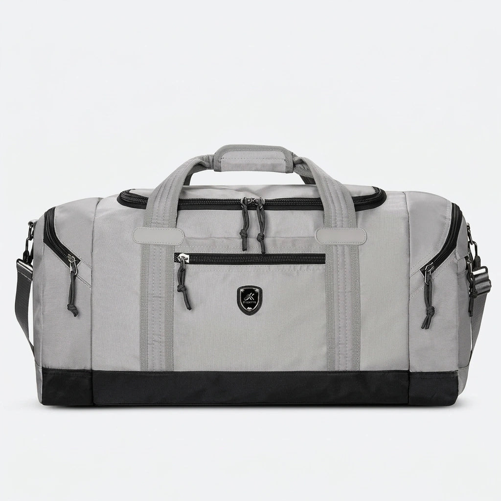Sac de voyage gris clair avec compartiment sec-humide, poches zippées latérales et bandoulière incluse
