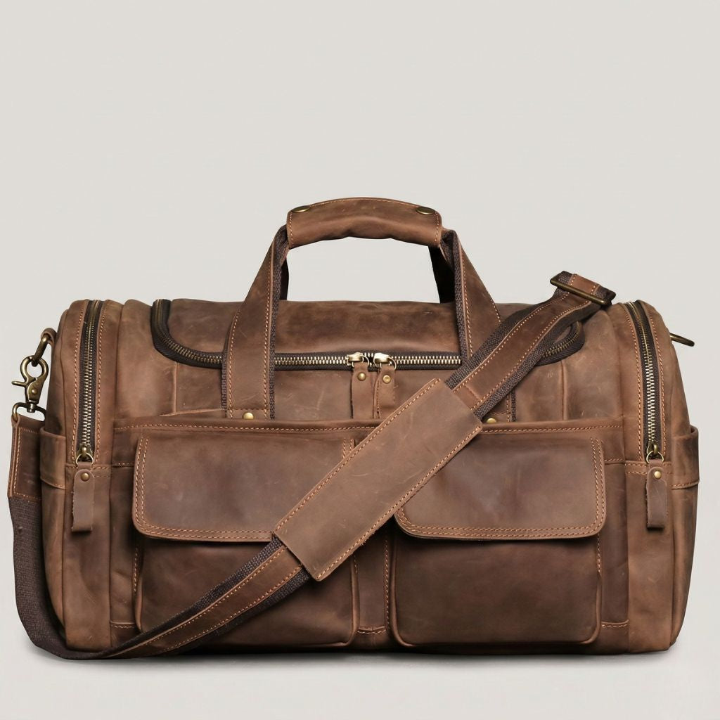 Sac de voyage cabine 23L en cuir Crazy Horse marron, vue de face, poches frontales et ferrures bronze