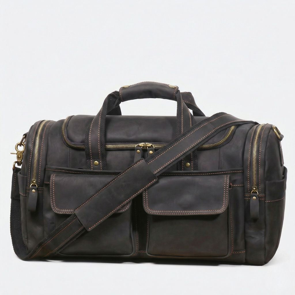 Sac de voyage cabine 23L en cuir Crazy Horse noir, vue de face, poches frontales et ferrures bronze