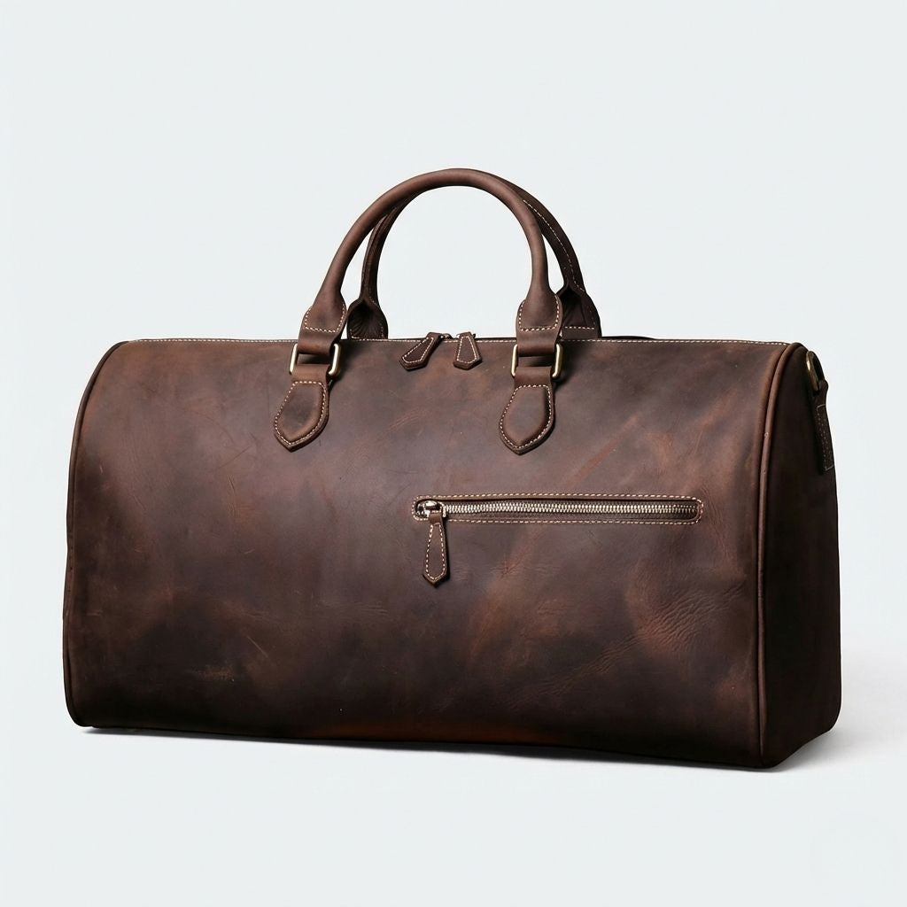 Sac de voyage cabine en cuir pleine fleur brun chocolat, vue 3/4 avec poche frontale et poignées