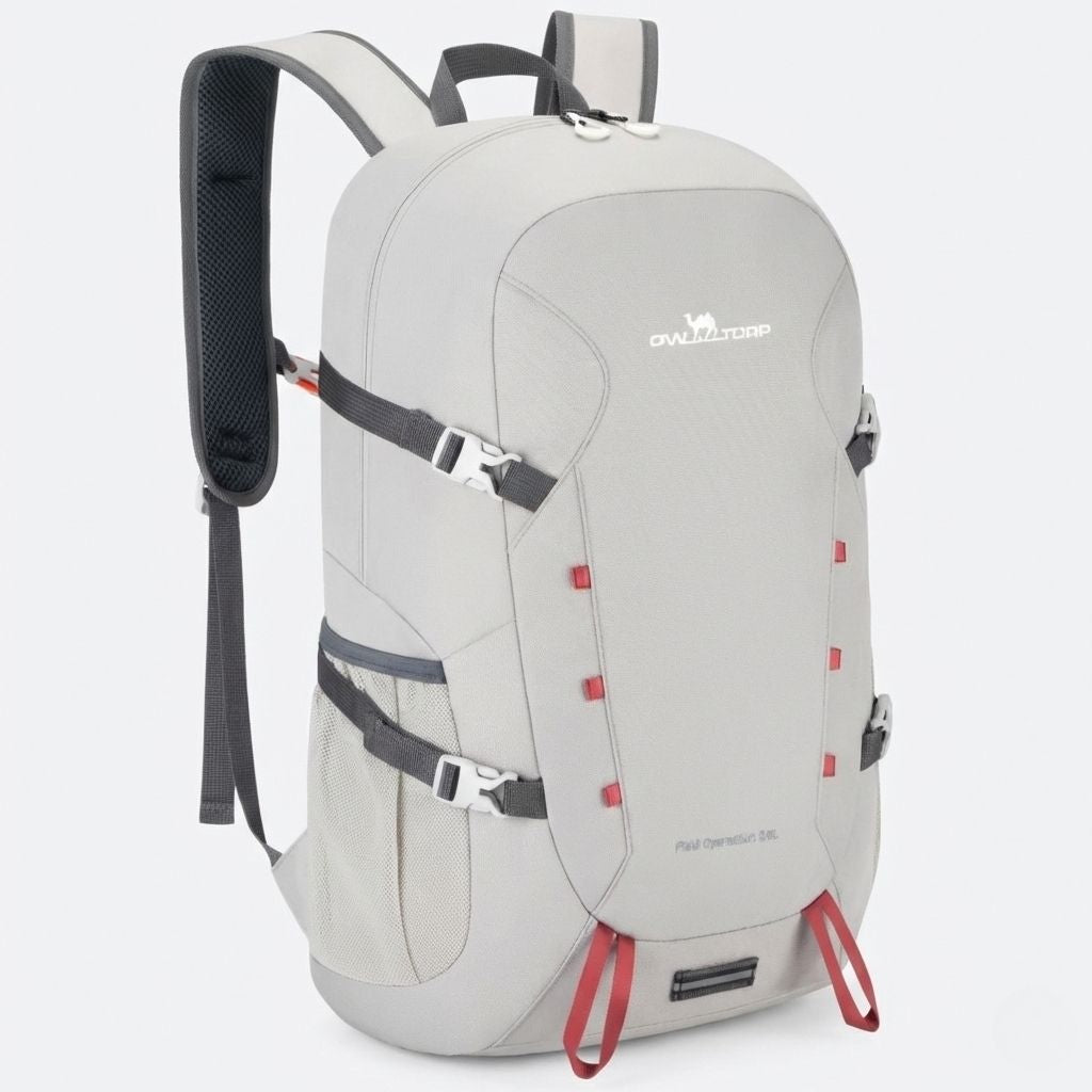 Sac à dos randonnée pliable 35L gris clair, vue 3/4, poche latérale filet et sangles de compression rouges.