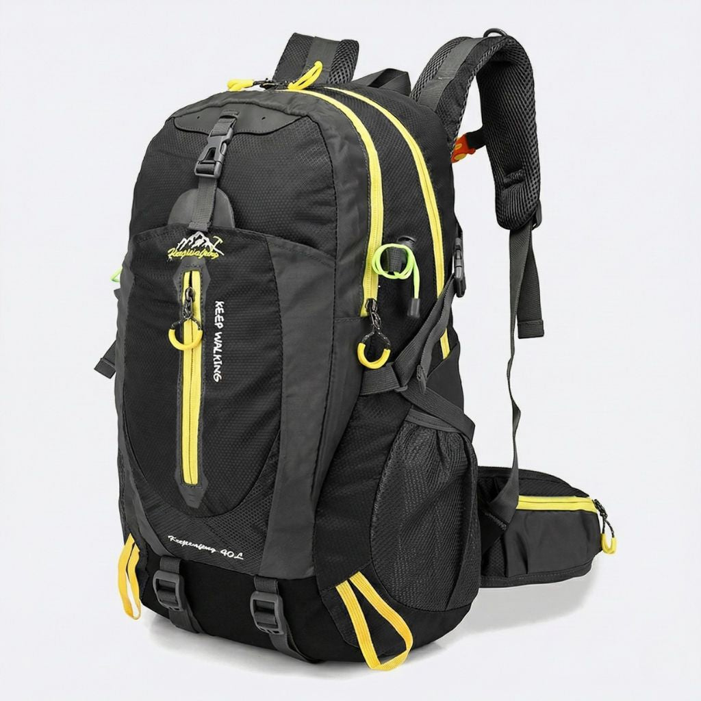 Sac à dos randonnée 40L noir avec liserés jaune fluo, bretelles rembourrées et multiples poches frontales zippées.