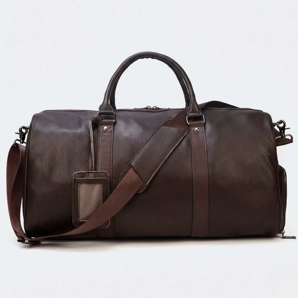 Sac cabine marron chocolat foncé de face avec étiquette porte-adresse et bandoulière en cuir