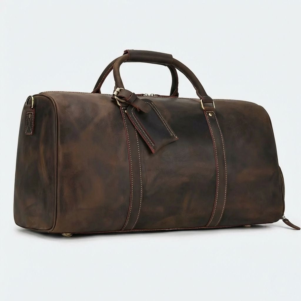 Sac de voyage cuir crazy horse brun foncé, vue arrière trois quarts, poche chaussures latérale fermée