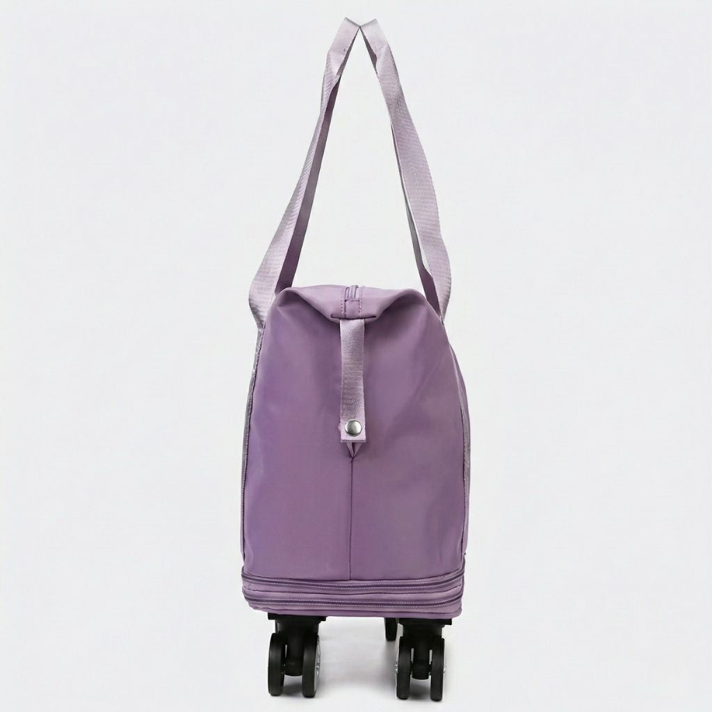 Dos du sac de voyage femme violet lilas, passant de bandoulière en tissu et bouton-pression central visible