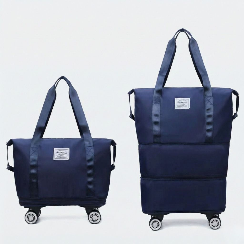 Sac de voyage femme bleu marine en deux formats côte à côte, version compacte et étendue sur quatre roulettes