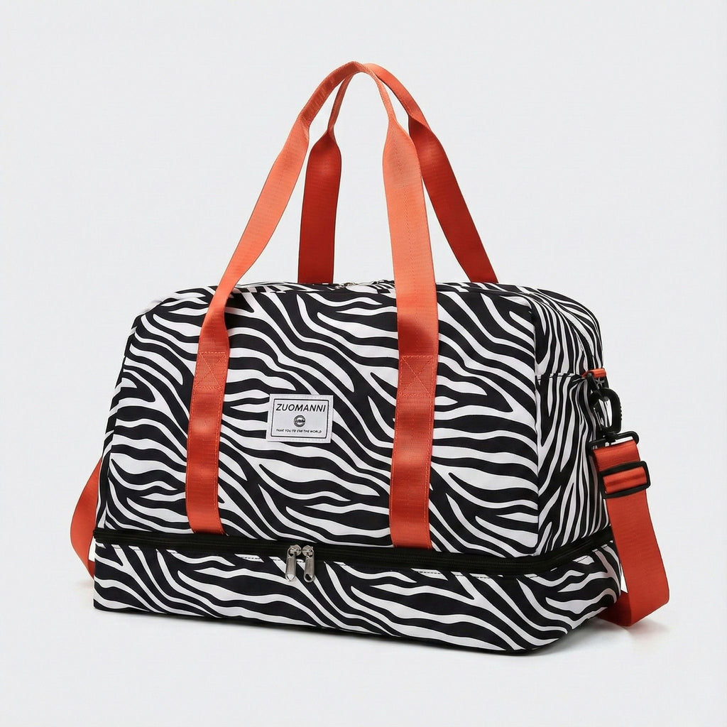 Sac de voyage femme à motifs zèbre noir et blanc grande capacité avec anses orange, bandoulière et compartiment inférieur zippé, sur fond uni blanc gris