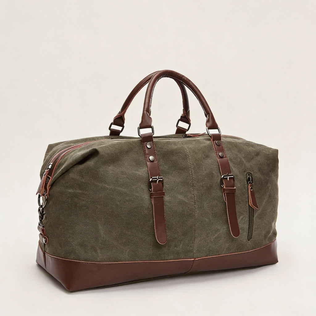 Sac de voyage toile canvas kaki vert, vue 3/4, renforts et poignées cuir brun, sangles boucles et poche zippée