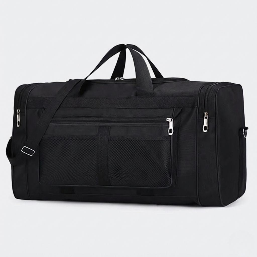 Sac de voyage homme polochon noir, vue trois-quarts avec bandoulière et poches frontales multiples