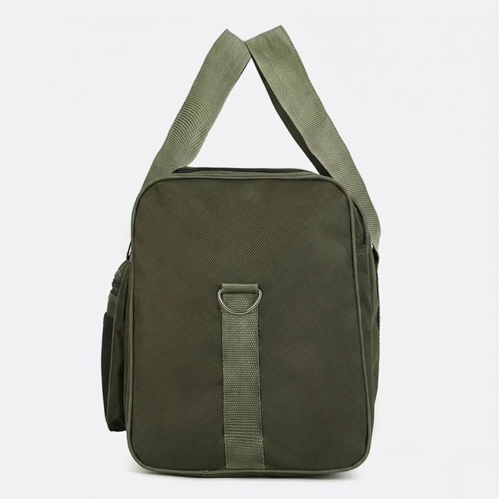 Dos du sac de voyage homme vert kaki avec anneau D de fixation, poignée latérale et finitions robustes