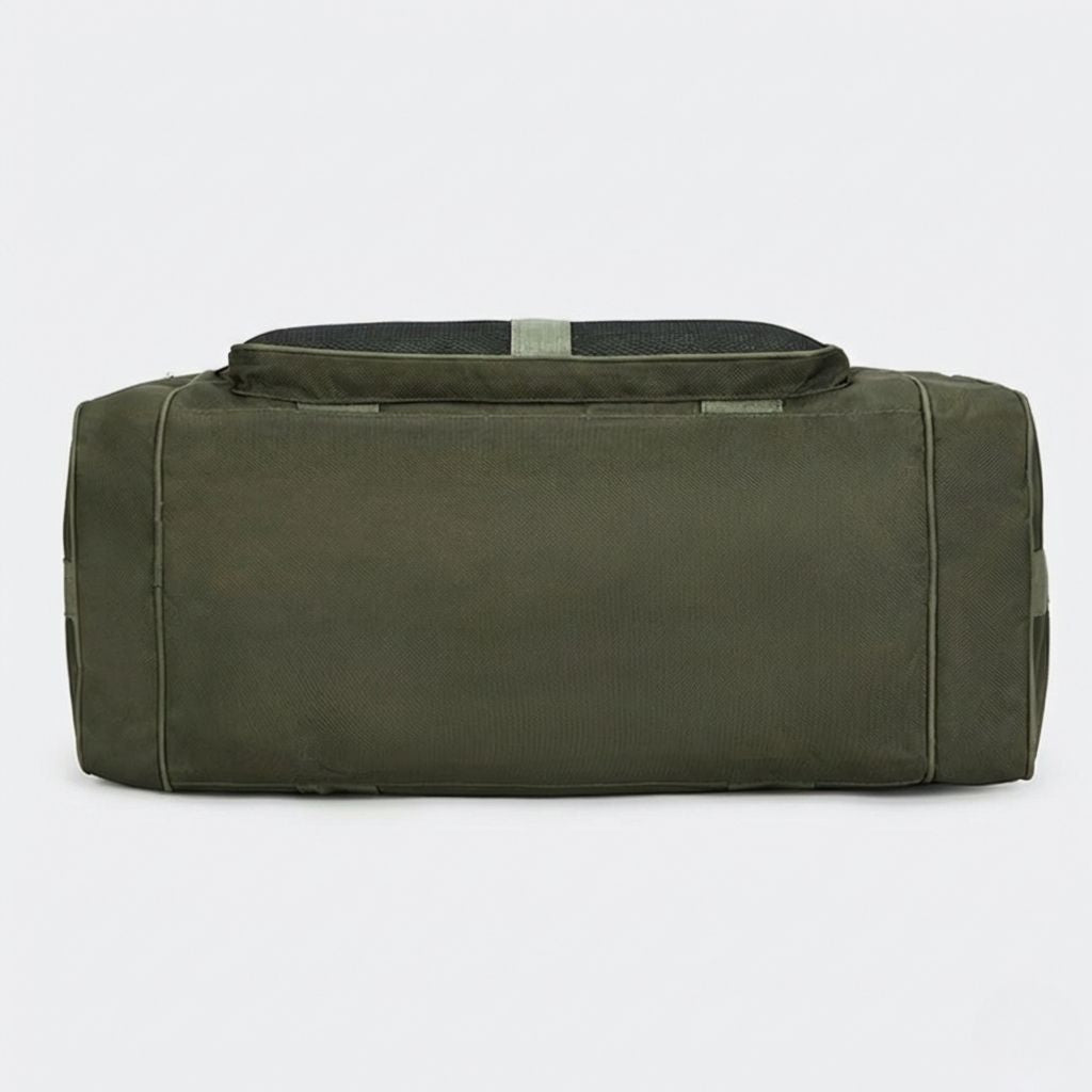 Vue fond du sac de voyage homme polochon vert kaki, base plate et solide pour rangement en soute