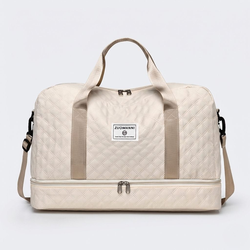 Sac blanc crème de face, motif matelassé diamants très apparent sur toute la surface et poignées courtes