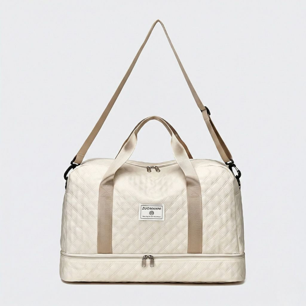 Sac matelassé blanc ivoire face avant, doubles poignées, compartiment chaussures séparé et bandoulière amovible