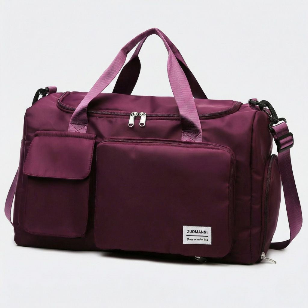 Sac de voyage femme prune en nylon satiné, vue de face, deux poignées, poche carrée et poche frontale zippée