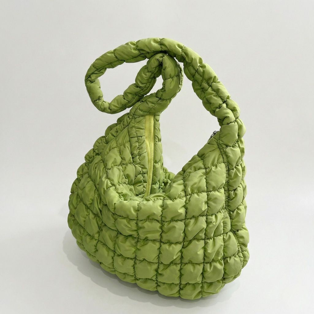 Sac week-end femme matelassé bulle vert anis avec anse tressée bouffante, vue de profil, coupe hobo arrondie