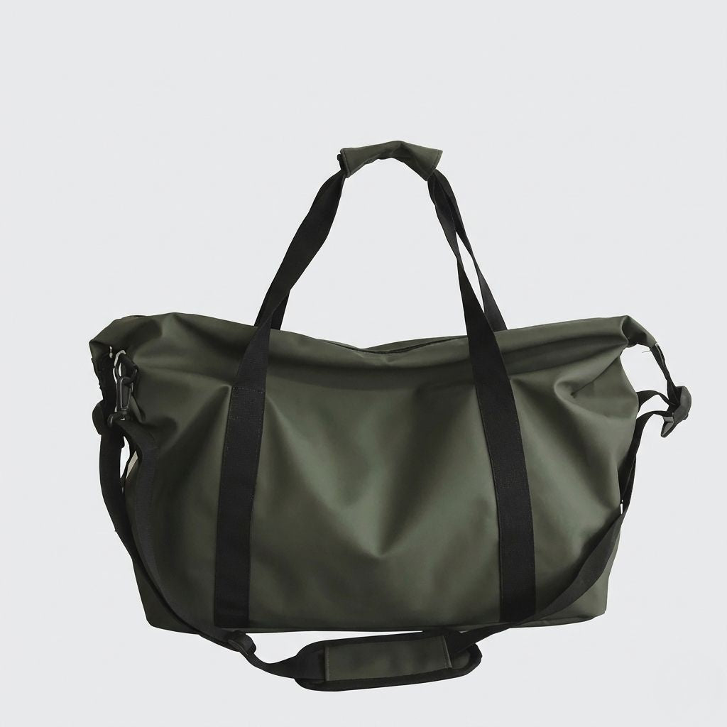 Sac de voyage imperméable vert kaki face avant : matière PVC anti-éclaboussures, poignées noires et sangles