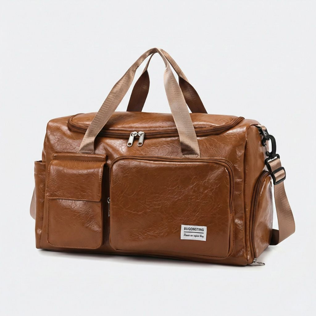 Sac de voyage cabine en simili-cuir vieilli cognac, poches frontales zippées, vue trois quarts