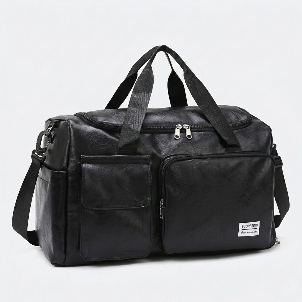 Sac cabine simili-cuir noir vieilli vu de trois quarts, poche frontale zippée et bandoulière noire